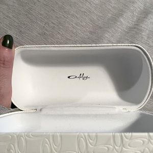 Oakley sun glass case with never used cleaning cloth and spray.